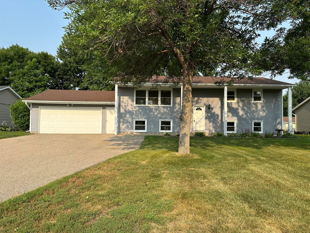Photo of 938 Pierce Street S, Shakopee, MN 55379 (MLS # 7114805)