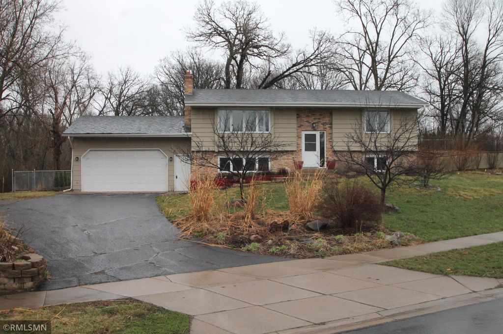 Photo of 5352 W Hidden Valley Drive, Savage, MN 55378 (MLS # 7049307)