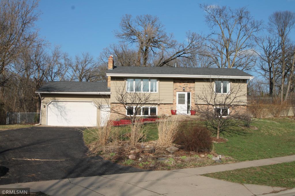 Photo of 5352 W Hidden Valley Drive, Savage, MN 55378 (MLS # 7049307)