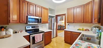 2748 Dupont Avenue S