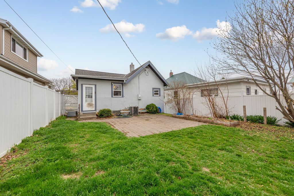 Photo of 910 N 2nd Street, Mankato, MN 56001 (MLS # 7058892)