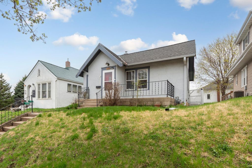 Photo of 910 N 2nd Street, Mankato, MN 56001 (MLS # 7058892)
