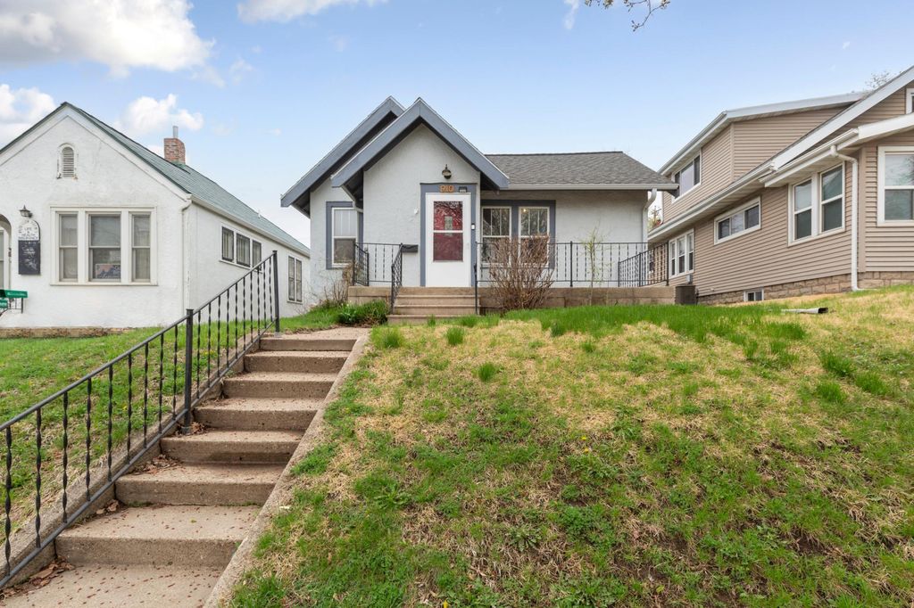 Photo of 910 N 2nd Street, Mankato, MN 56001 (MLS # 7058892)
