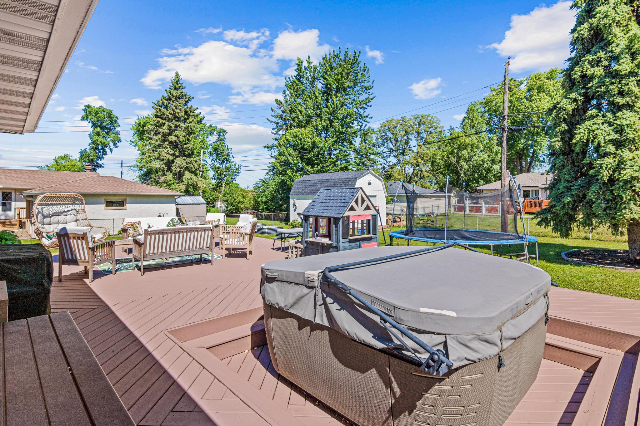 1225 County Road B E