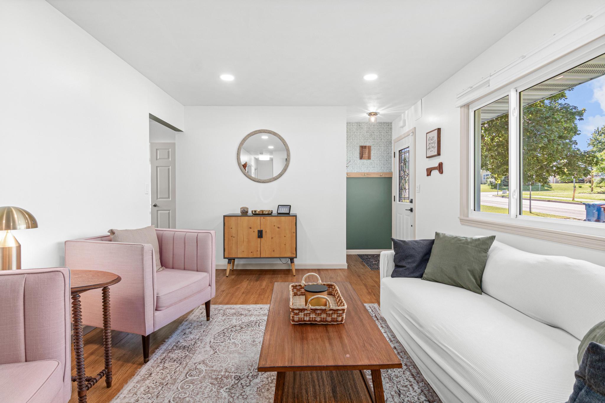 1225 County Road B E