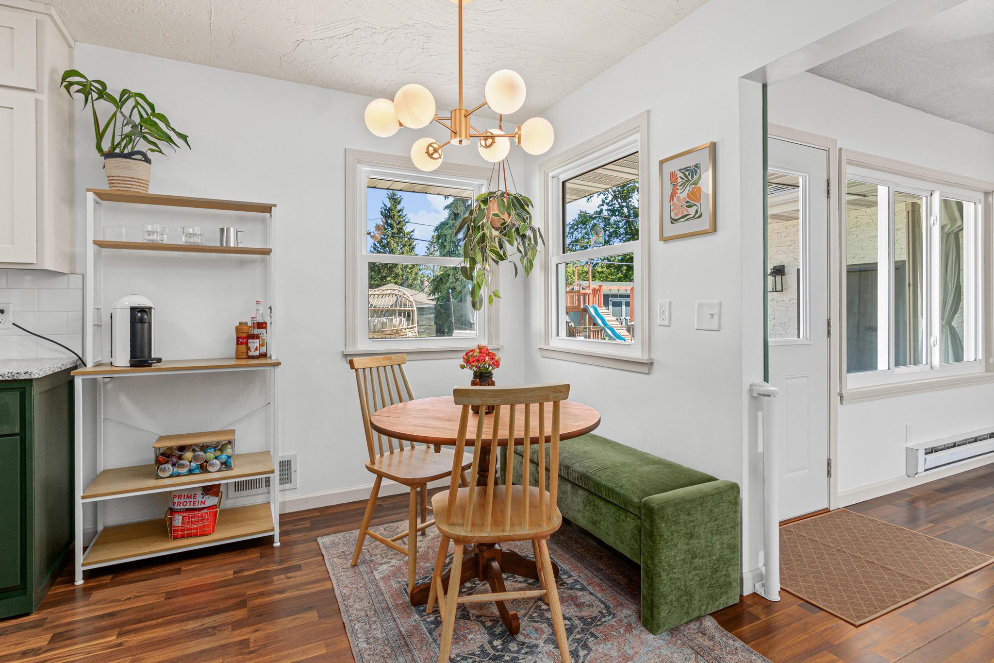 1225 County Road B E