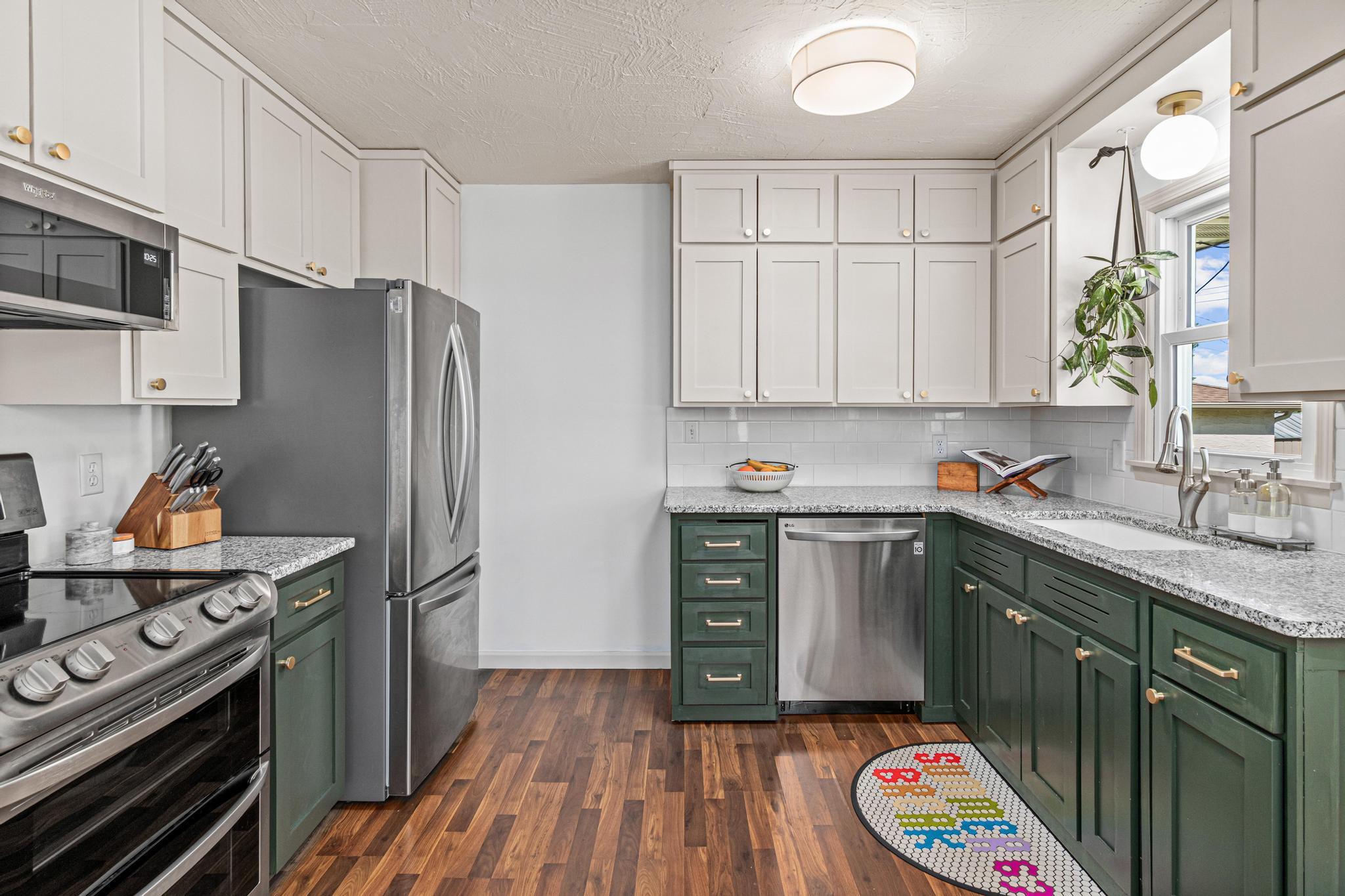 1225 County Road B E