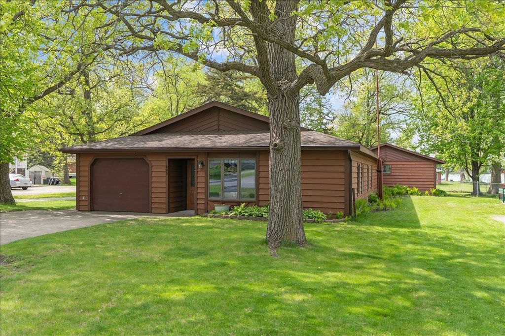Photo of 605 Chinook Avenue SW, Avon, MN 56310 (MLS # 7076104)