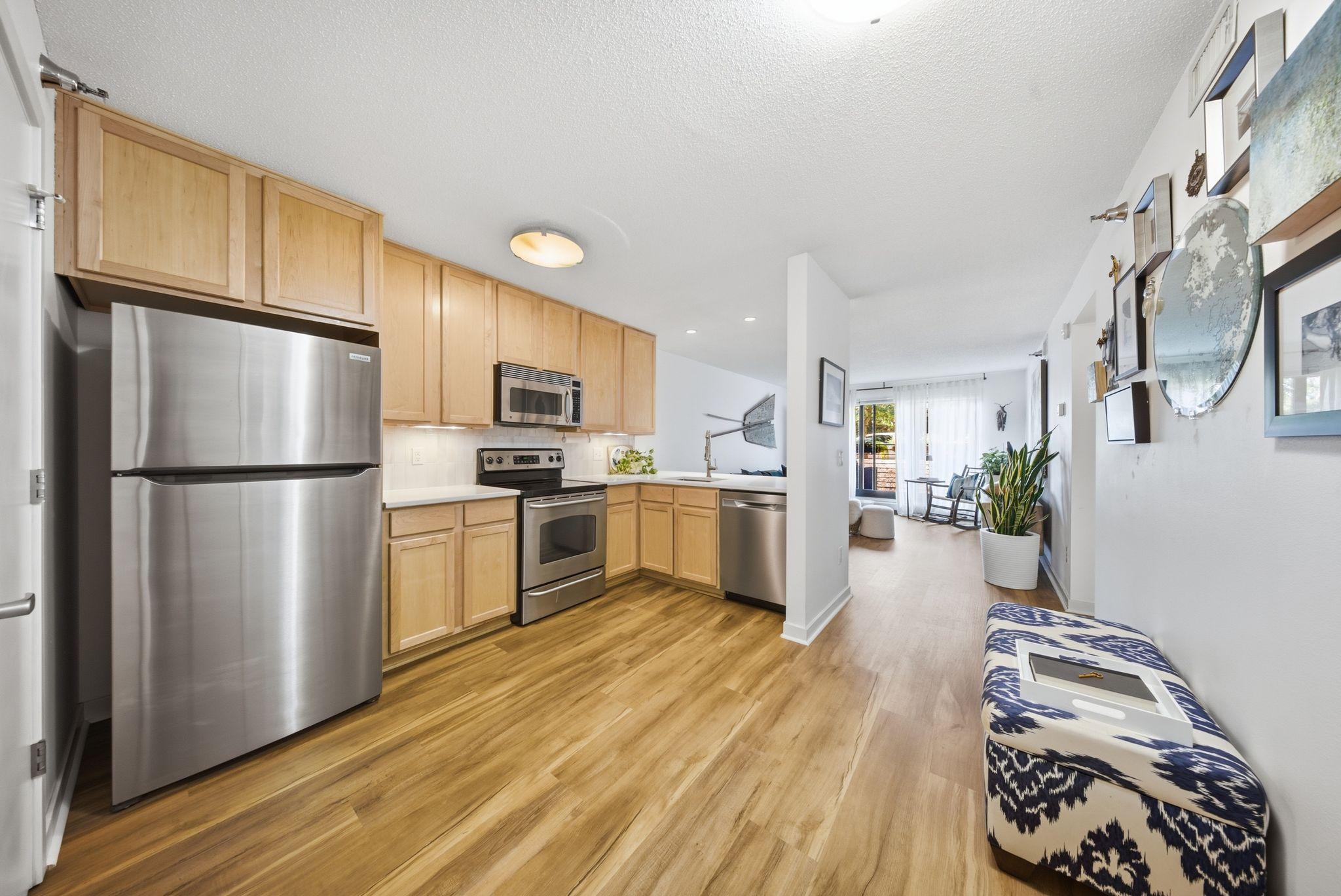 48 Groveland Terrace B204