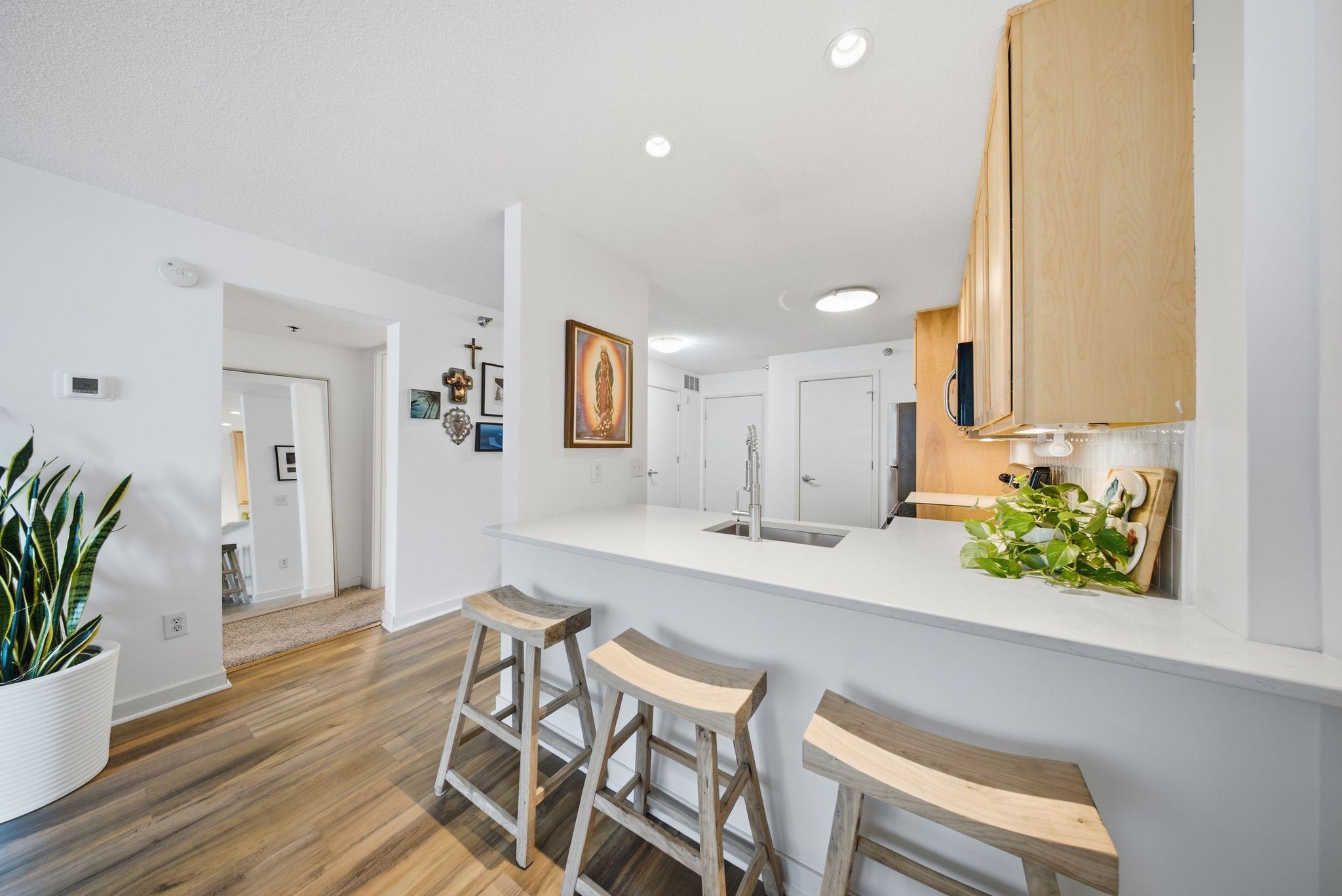 48 Groveland Terrace B204