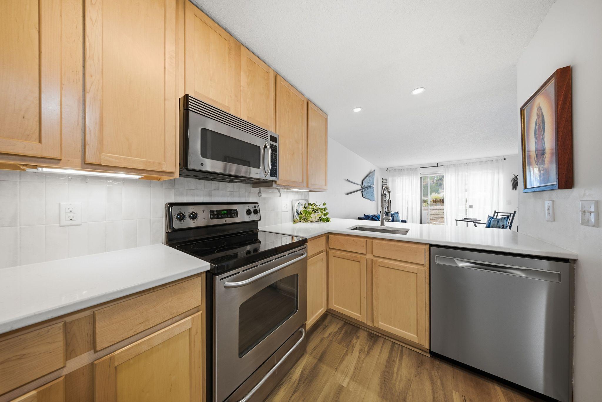 48 Groveland Terrace B204