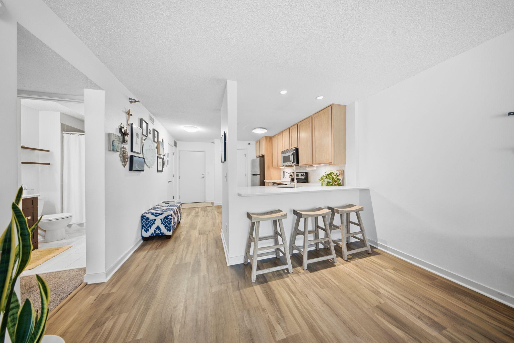 48 Groveland Terrace B204