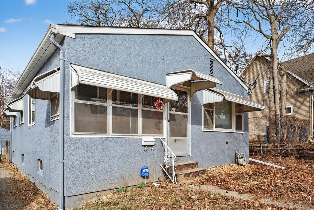 Photo of 913 Russell Street, Saint Paul, MN 55106 (MLS # 7018980)