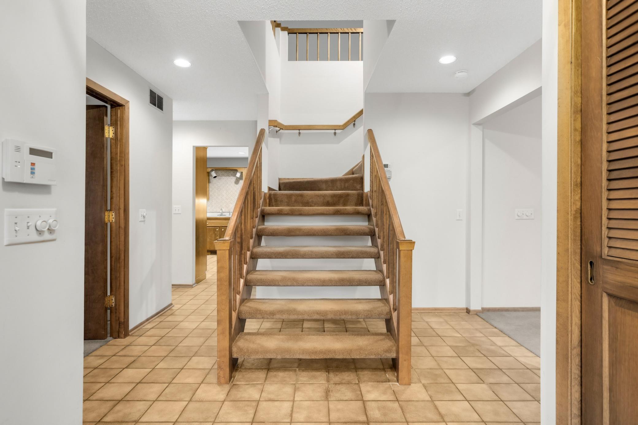 1166 Kingsley Court S