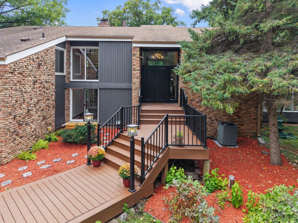 Photo of 16411 Kingswood Drive, Lakeville, MN 55044 (MLS # 7139843)