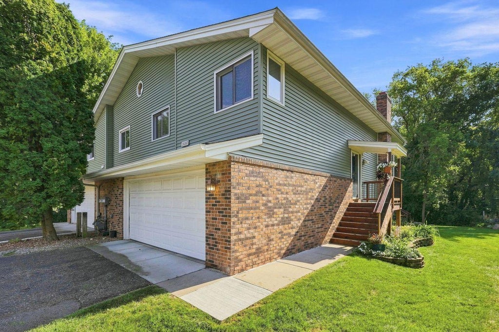 Photo of 18385 Creeks Bend Drive, Minnetonka, MN 55345 (MLS # 7146060)