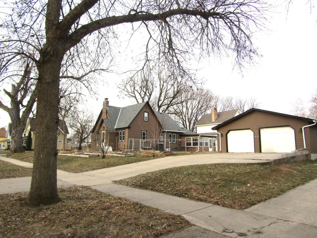 Photo of 141 Summit Avenue, Montevideo, MN 56265 (MLS # 7042484)