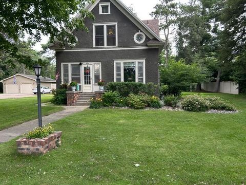 Photo of 404 Evergreen Park Boulevard, Litchfield, MN 55355 (MLS # 7057104)