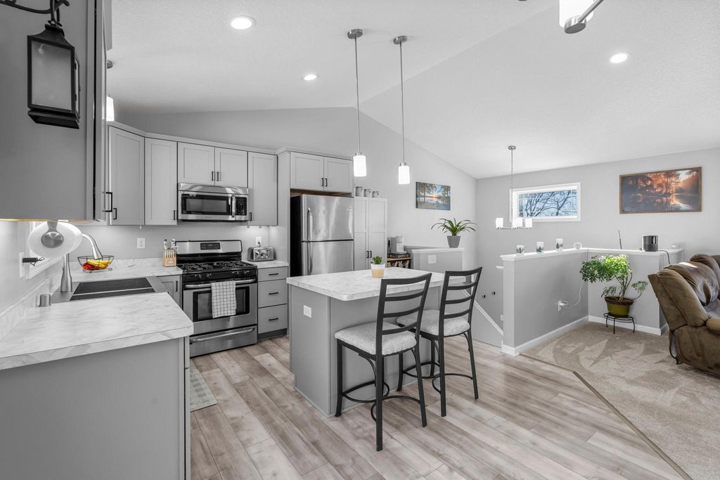 Photo of 1572 Burg Avenue, Saint Paul, MN 55119 (MLS # 7016481)