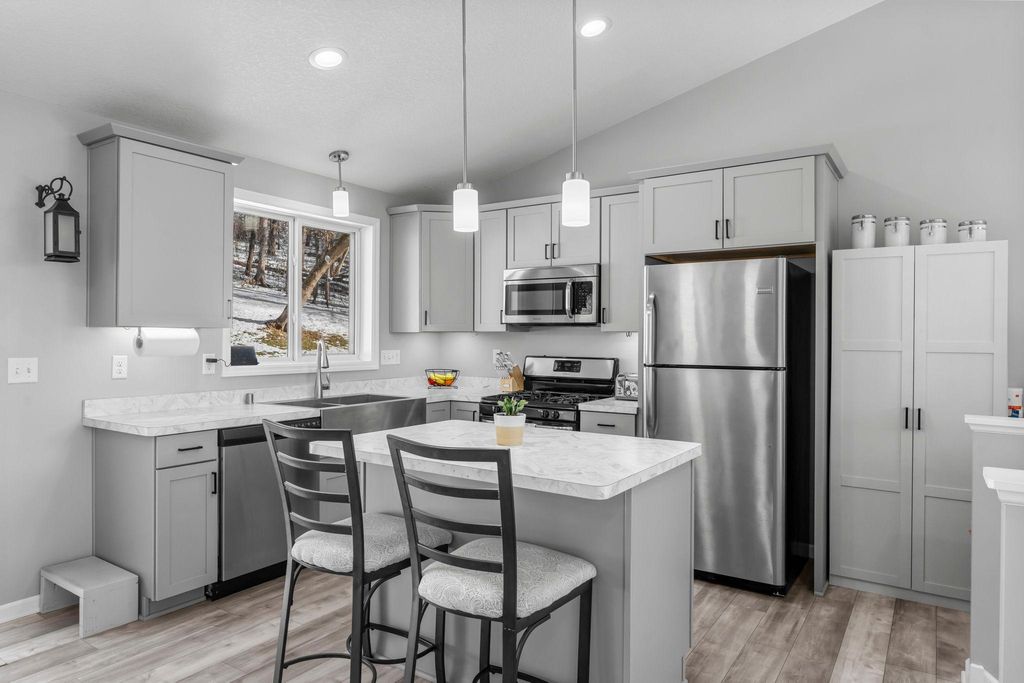 Photo of 1572 Burg Avenue, Saint Paul, MN 55119 (MLS # 7016481)