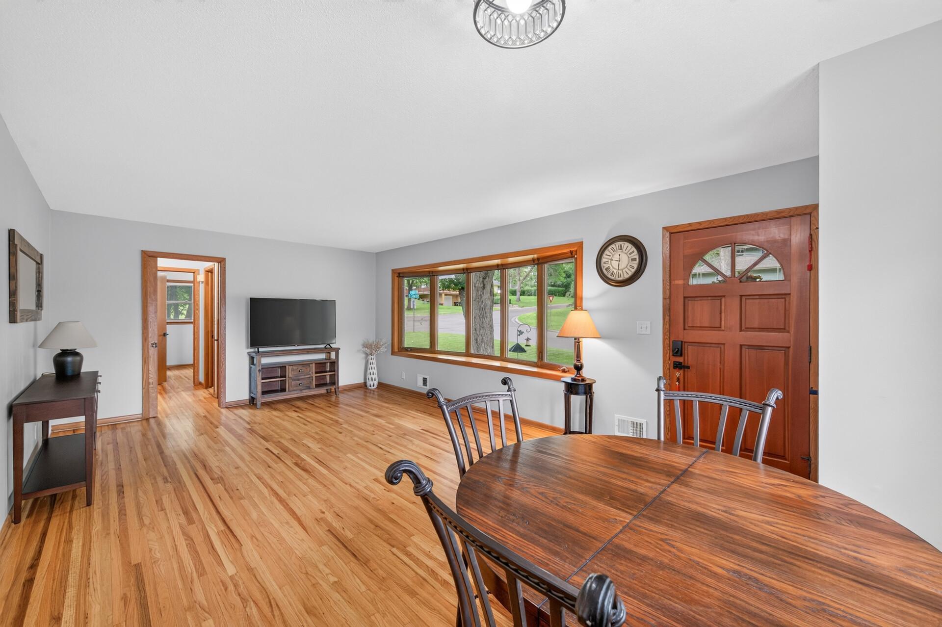 3249 Scott Avenue N - Photo 4