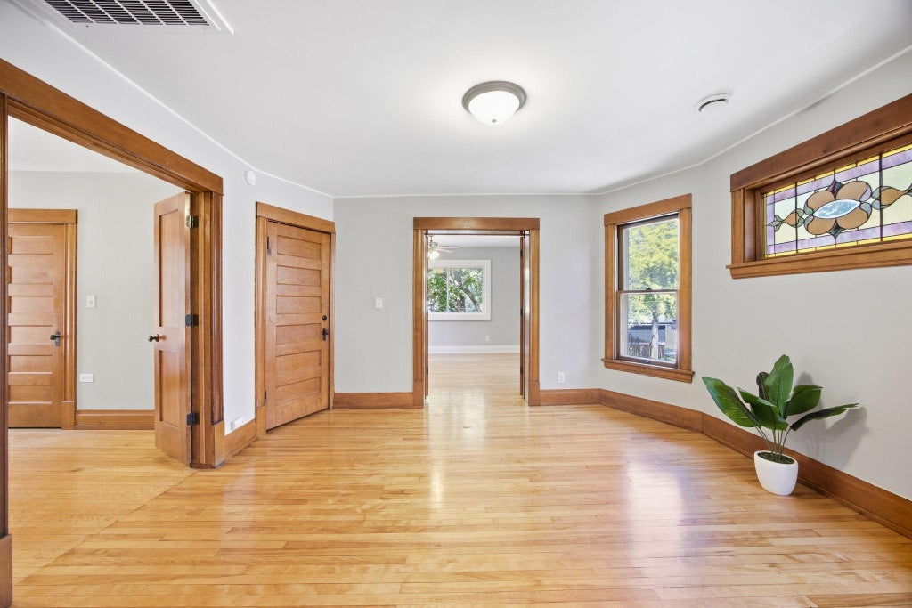 Photo of 516 8th Avenue NE, Minneapolis, MN 55413 (MLS # 7151604)