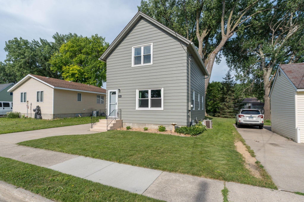 Photo of 1041 Quincy Street, North Mankato, MN 56003 (MLS # 7132727)