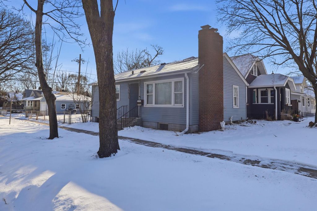 Photo of 1064 Rose Avenue E, Saint Paul, MN 55106 (MLS # 7018144)