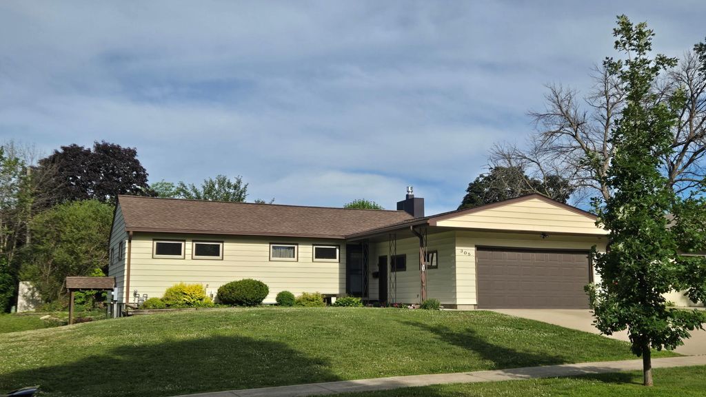 Photo of 305 20th Street NW, Austin, MN 55912 (MLS # 7099104)