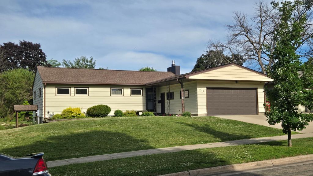 Photo of 305 20th Street NW, Austin, MN 55912 (MLS # 7099104)