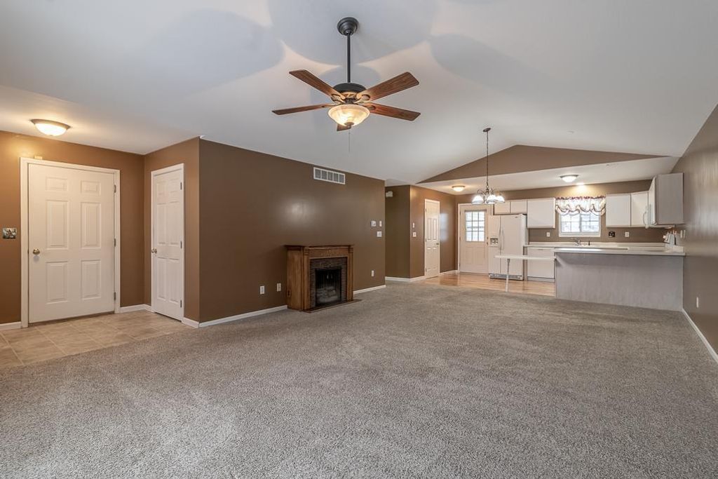 Photo of 104 Oxford Path, Mankato, MN 56001 (MLS # 6826558)