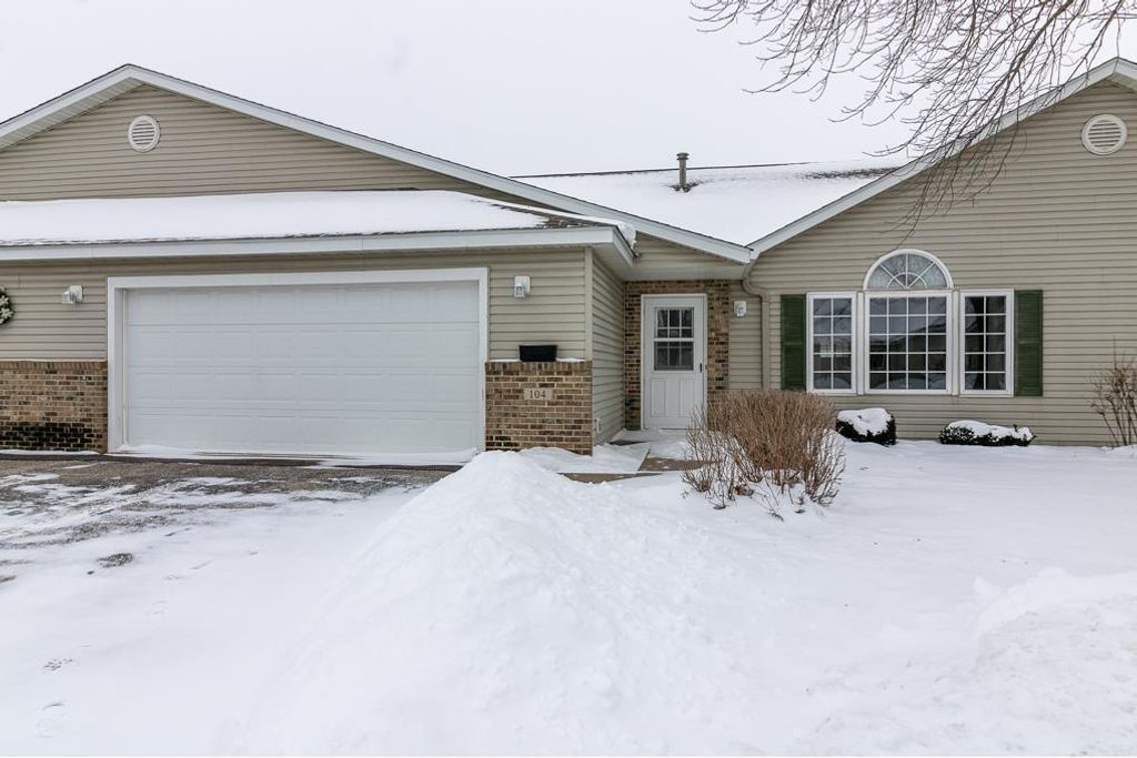 Photo of 104 Oxford Path, Mankato, MN 56001 (MLS # 6826558)