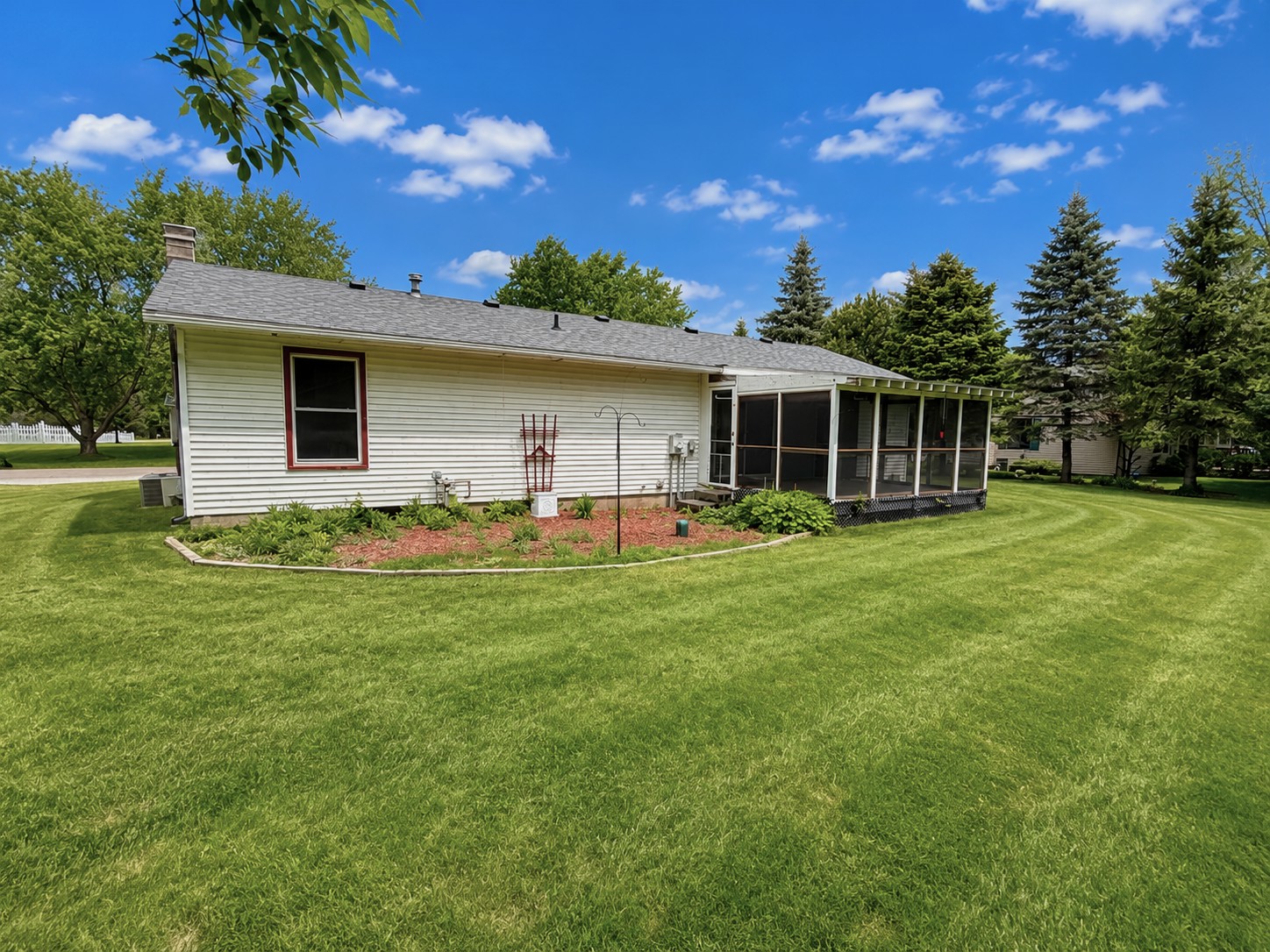 6286 Fairfax Trail