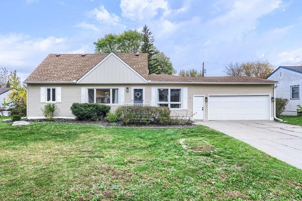 2113 MARBLE LN, SAINT PAUL, MN 55122 - Image ba53a524b7785e2ebf97ff741f1c9c99/1489886521
