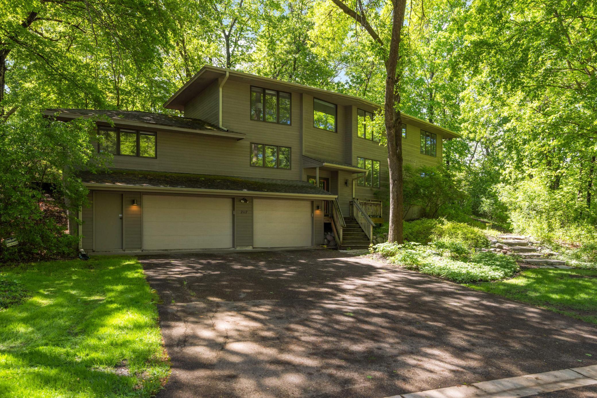 2117 Indian Road W