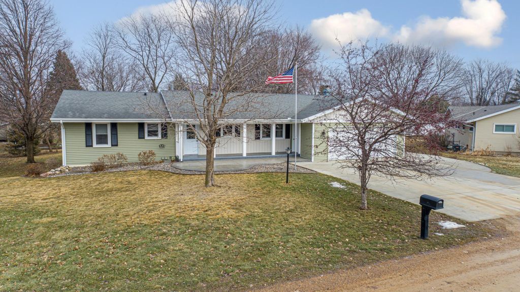 Photo of 105 Kaukis Drive, Le Sueur, MN 56058 (MLS # 7030520)