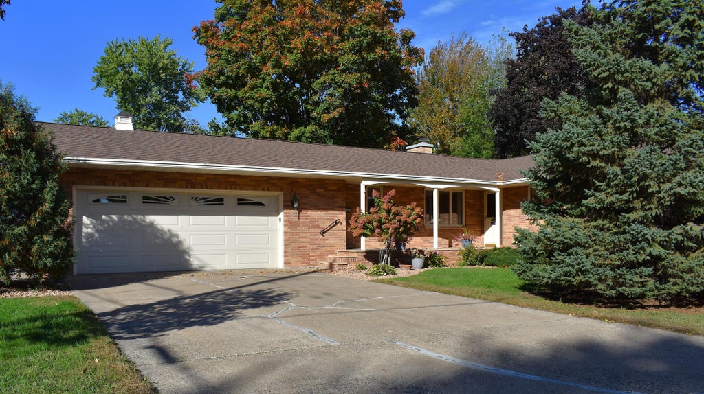 Photo of 617 2nd Street NE, Osseo, MN 55369 (MLS # 7157025)