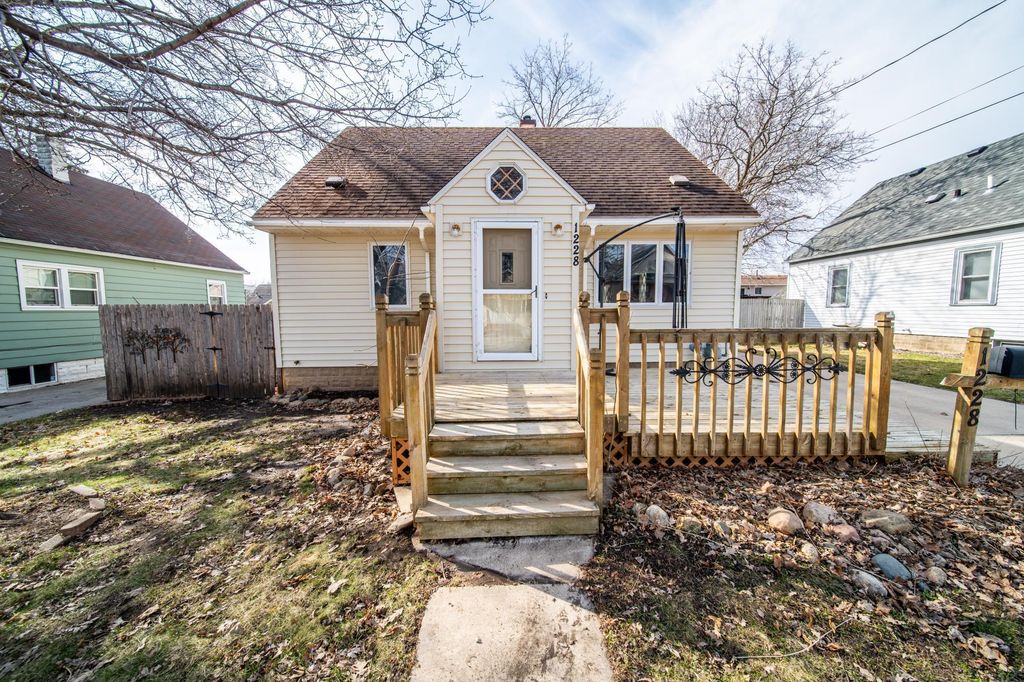 Photo of 1228 4th St NE St, Rochester, MN 55906 (MLS # 6801624)