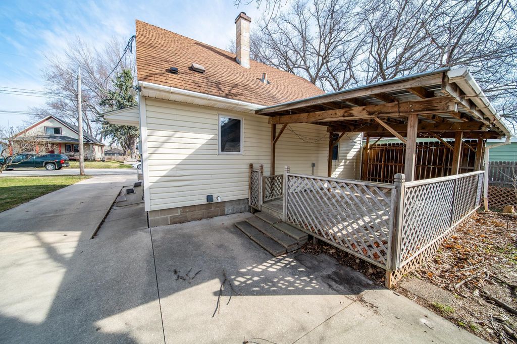 Photo of 1228 4th St NE St, Rochester, MN 55906 (MLS # 6801624)