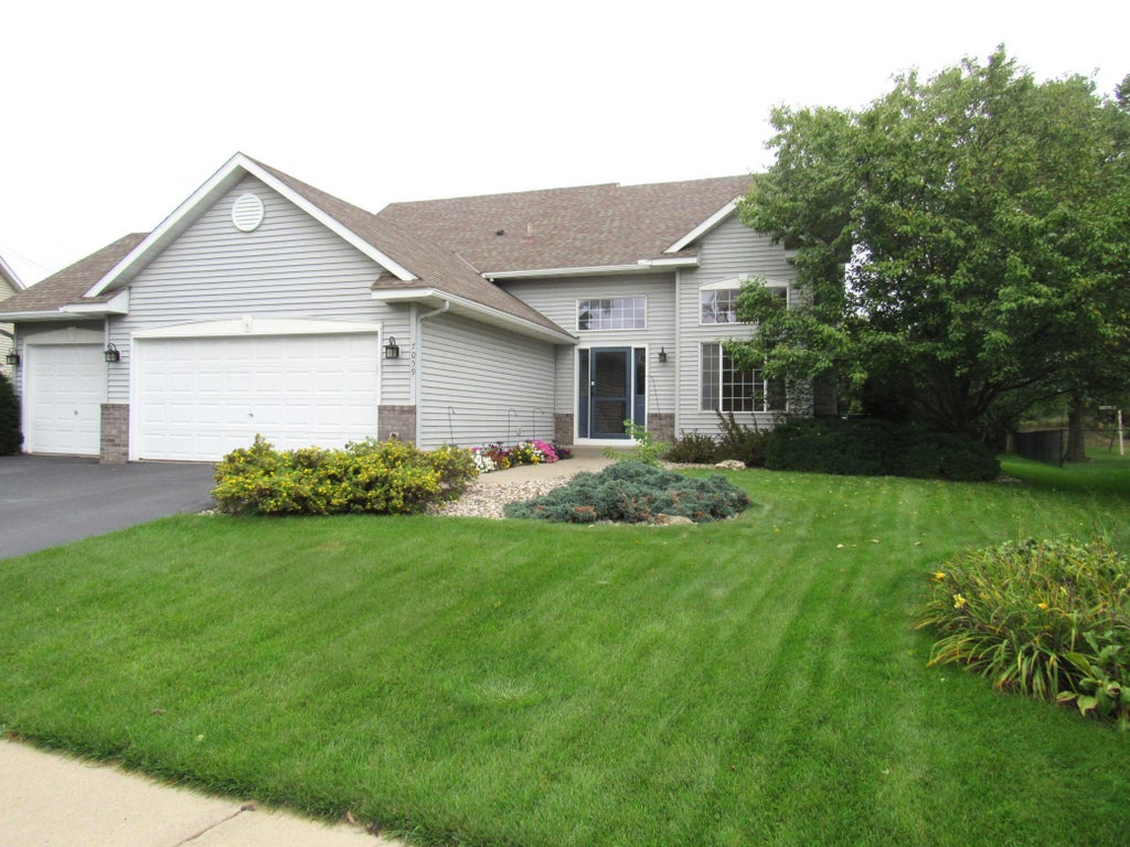 Photo of 7059 Sussex Lane, Shakopee, MN 55379 (MLS # 7147529)