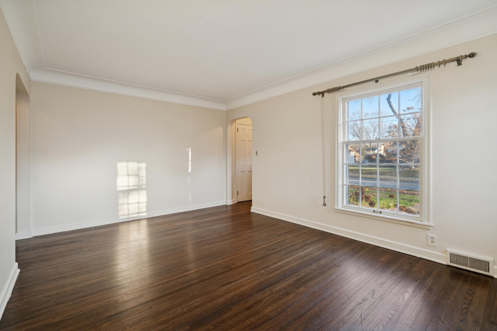 4050 Wooddale Avenue S