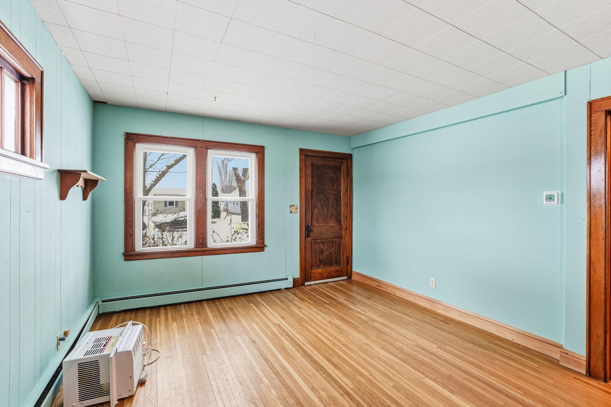 1008 Scheffer Avenue