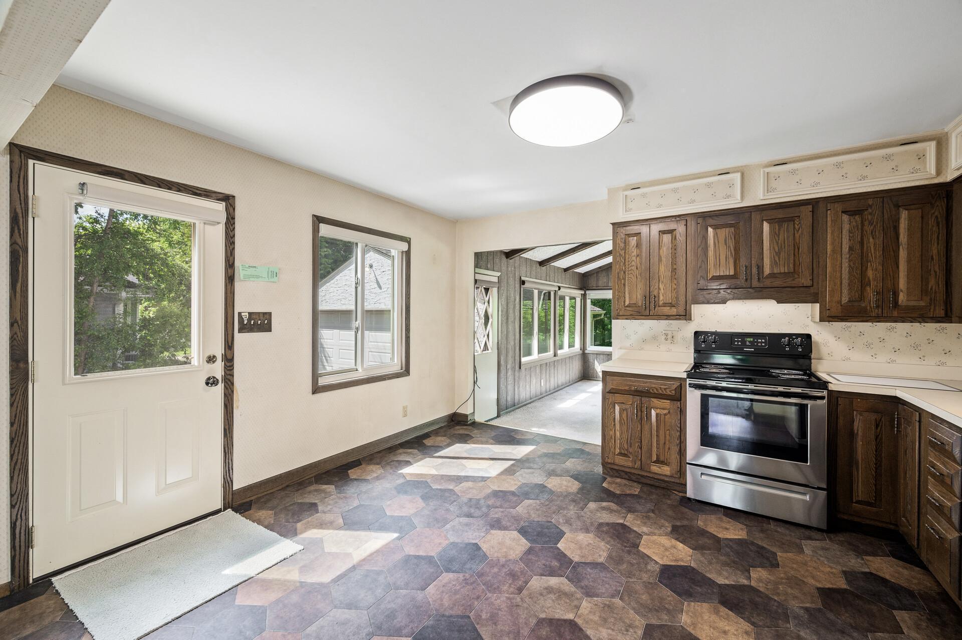 2577 Mayer Lane E