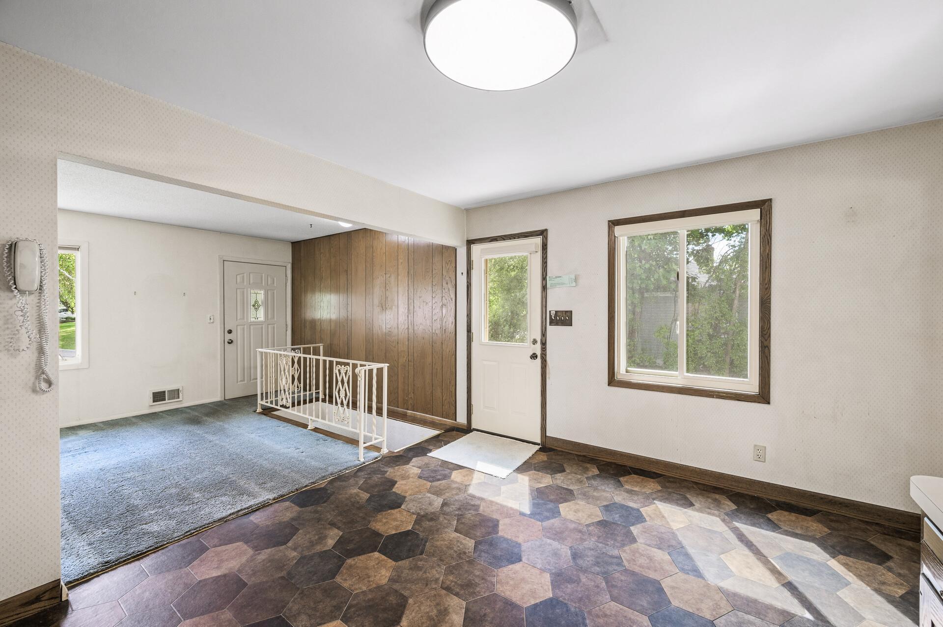 2577 Mayer Lane E
