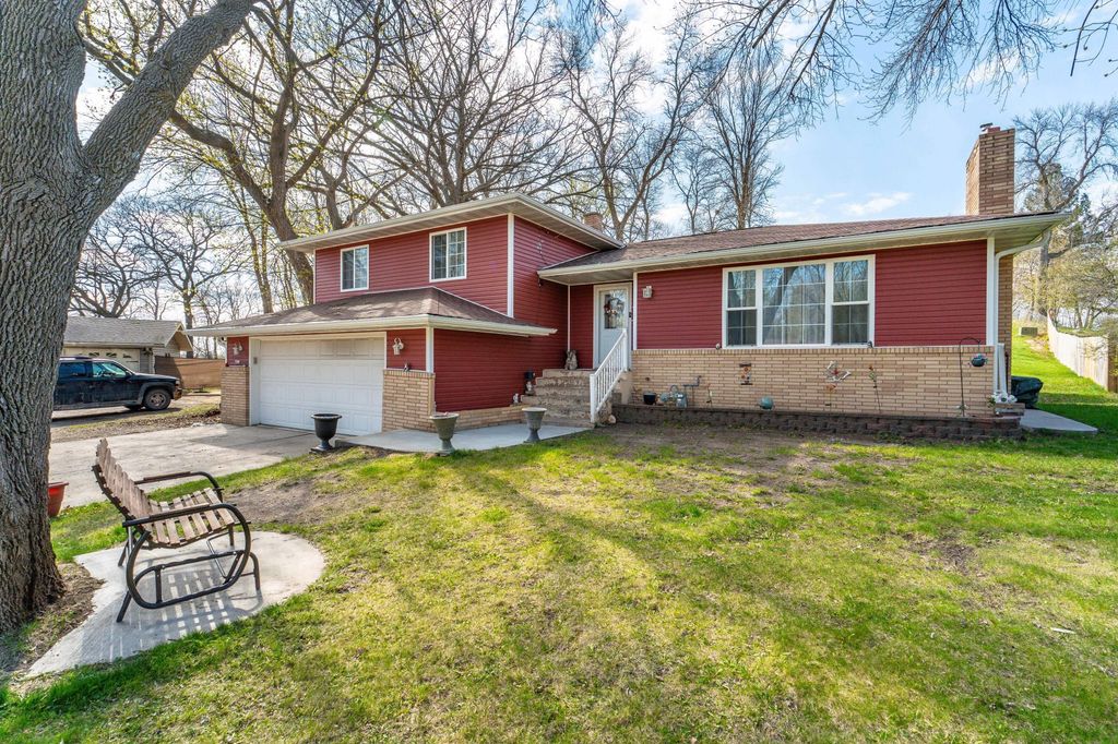 Photo of 713 7th Avenue Circle SE, Pelican Rapids, MN 56572 (MLS # 7071182)