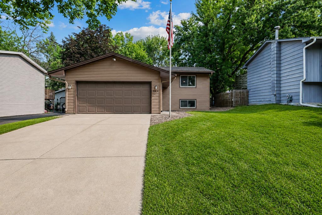 Photo of 865 104th Avenue NW, Coon Rapids, MN 55433 (MLS # 7125318)