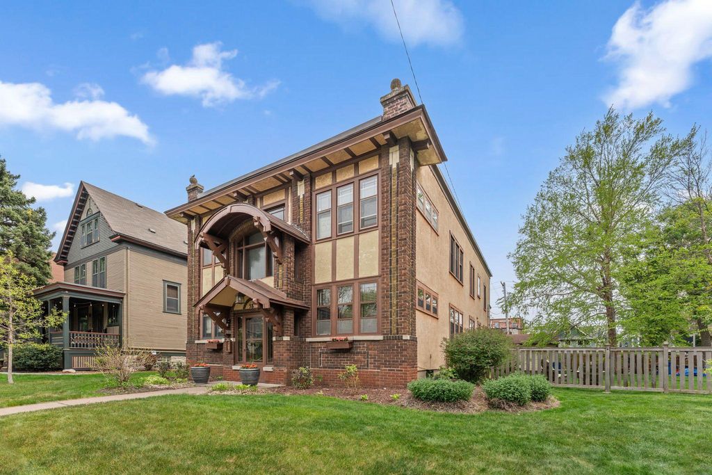 Photo of 586 Ashland Avenue #2, Saint Paul, MN 55102 (MLS # 7076069)
