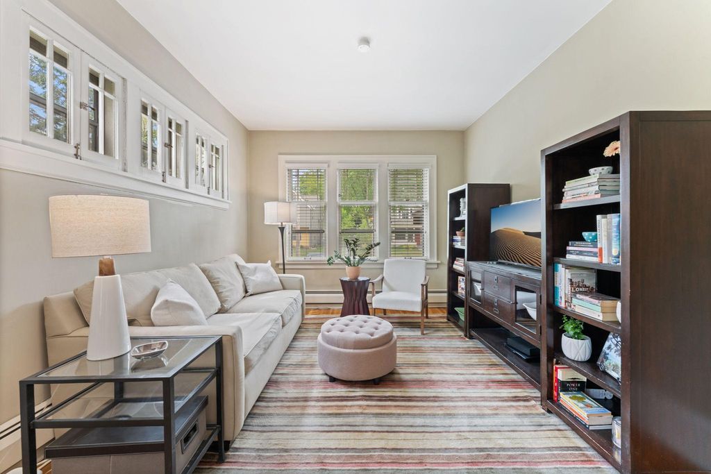 Photo of 586 Ashland Avenue #2, Saint Paul, MN 55102 (MLS # 7076069)
