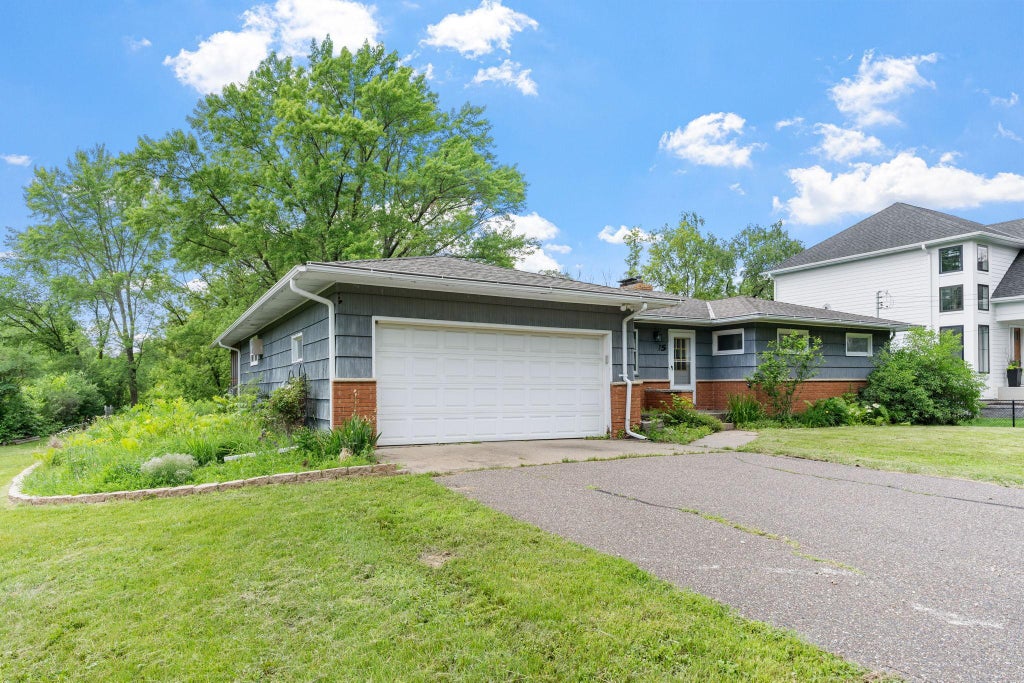 Photo of 15 Pineview Lane N, Plymouth, MN 55441 (MLS # 7088895)