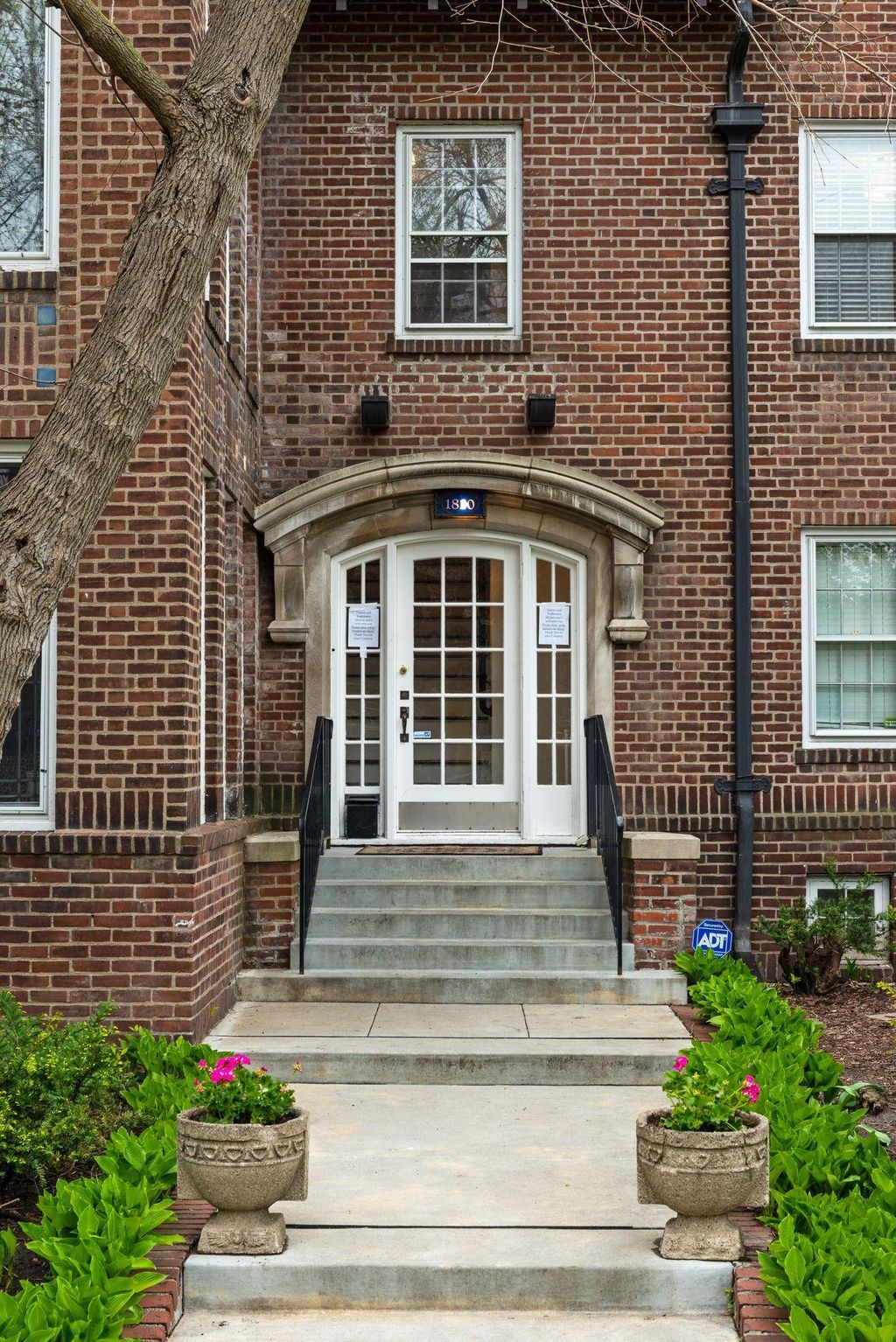 Photo of 1820 Girard Avenue S, Minneapolis, MN 55403 (MLS # 7019992)